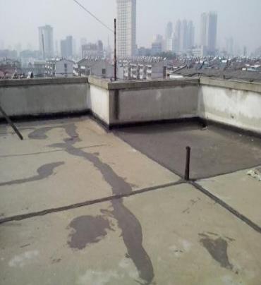 鸠江漏水维修 楼顶漏水是什么原因，楼顶漏水维修方法是什么?